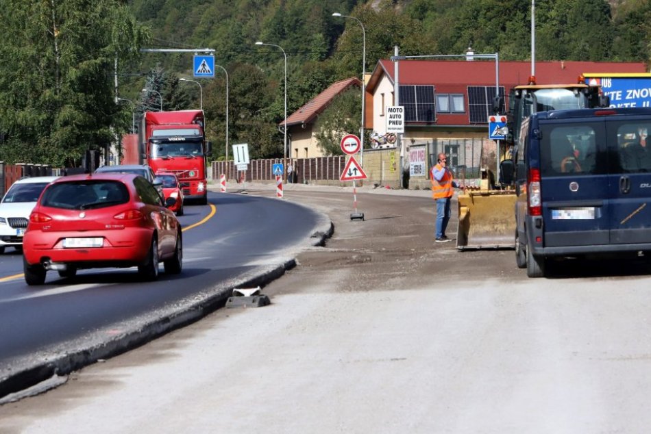 Ilustračný obrázok k článku Veľká REKONŠTRUKCIA cesty z Bystrice: Pozrite si AKTUÁLNE zábery prác, FOTO