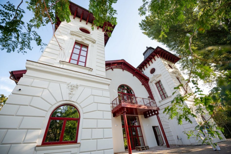 Ilustračný obrázok k článku Po takmer DVOCH rokoch sa blíži koniec rekonštrukcie: Divadlo Aréna ožilo do krásy! FOTO