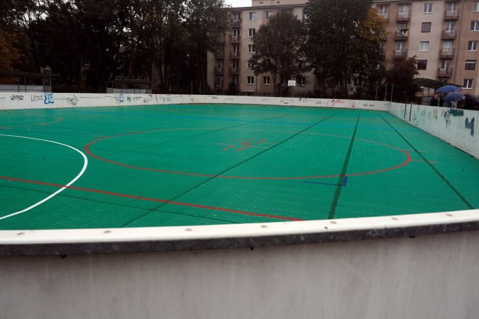 Ilustračný obrázok k článku V Košiciach pribudlo nové ihrisko, dostupné aj pre verejnosť: ŠPECIÁLNY športový povrch!