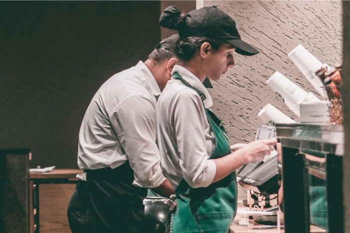 Ilustračný obrázok k článku Barista napísal tínedžerke na pohár TAJNÚ správu: Si v poriadku alebo máme zasiahnuť?!