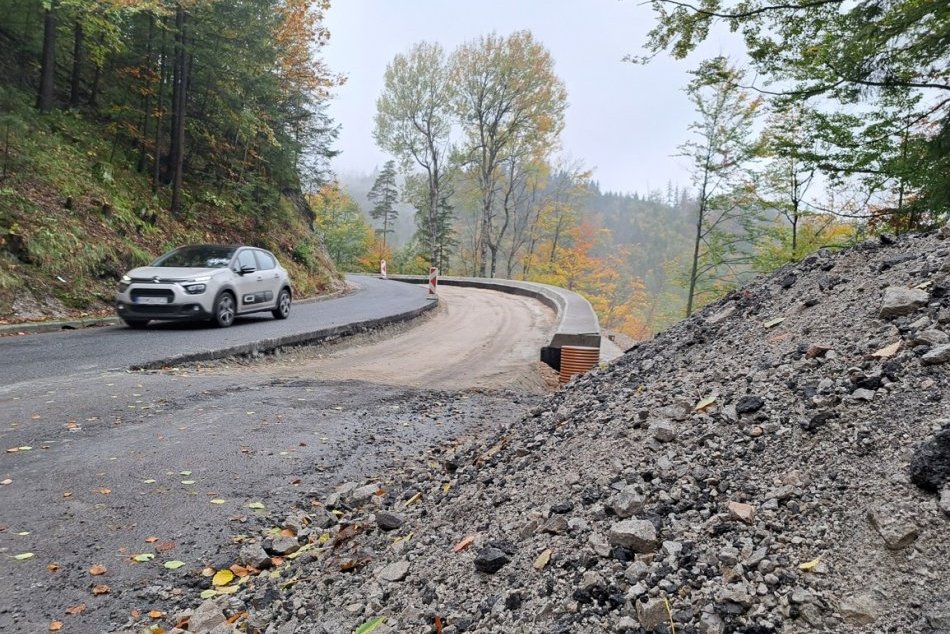 Ilustračný obrázok k článku Vyskytli sa aj komplikácie: TAKTO prebieha rekonštrukcia horského priechodu Vernár, FOTO
