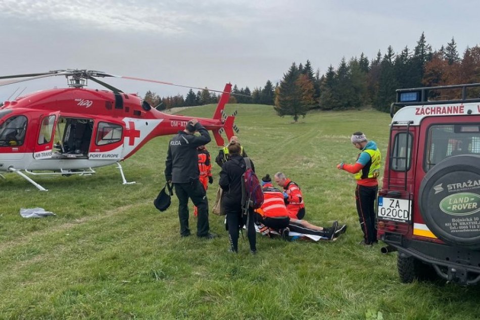 Ilustračný obrázok k článku VÁŽNY úraz hubára pri Donovaloch: Zasahoval vrtuľník, policajti zaistili ZBRAŇ