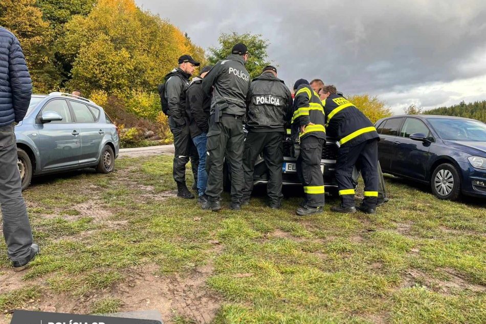 Ilustračný obrázok k článku Polícia PÁTRA po dvoch dievčatkách: Videli ste niekde Coral a Luciu? FOTO vnútri