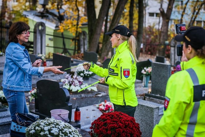 Ilustračný obrázok k článku Počas dušičkového obdobia nezabúdajte na BEZPEČNOSŤ: V uliciach budú TISÍCE policajtov