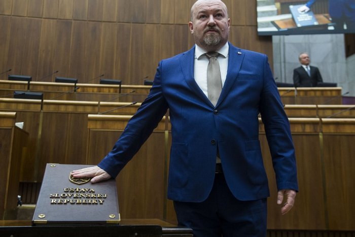 Ilustračný obrázok k článku Huliak si myslí, že by bol menšie zlo ako Taraba: Medvede podľa neho zachránili poľovníci