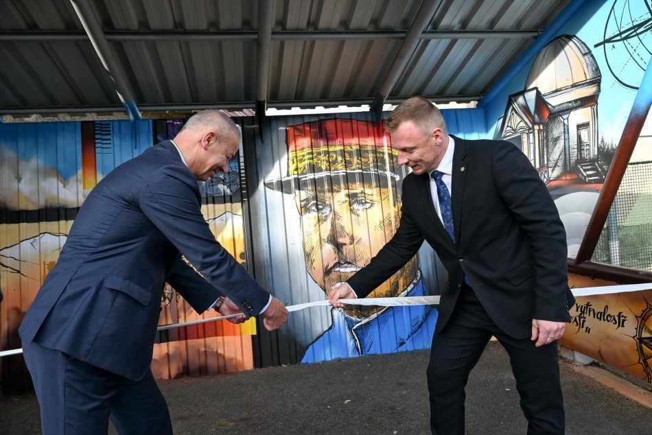 Ilustračný obrázok k článku Štefánikovi vzdali KRÁSNU poctu: Videli ste už krajšiu autobusovú ZASTÁVKU? FOTO