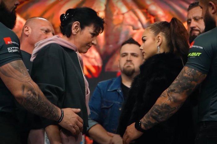 Ilustračný obrázok k článku MMA zápas, ktorý opäť posunul laťku bizáru: 50-ročná žena knokautovala EX svojho syna!