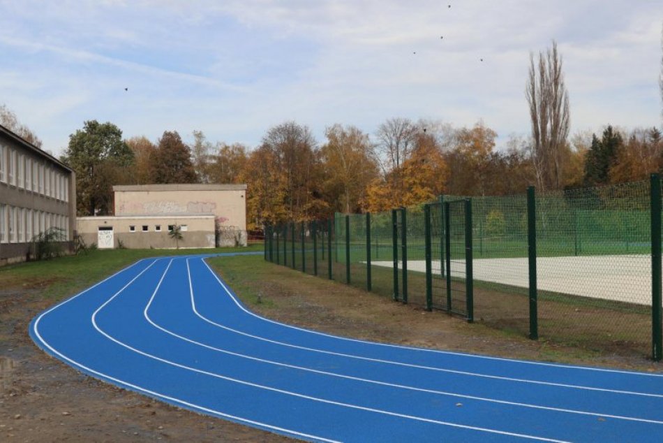 Ilustračný obrázok k článku Len v auguste bolo odovzdané stavenisko: Nový areál na Sídlisku III je už hotový, FOTO