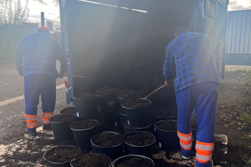 Ilustračný obrázok k článku Čierne zlato ZADARMO zlákalo STOVKY Bystričanov: Mesto prišlo s VÝBORNOU správou