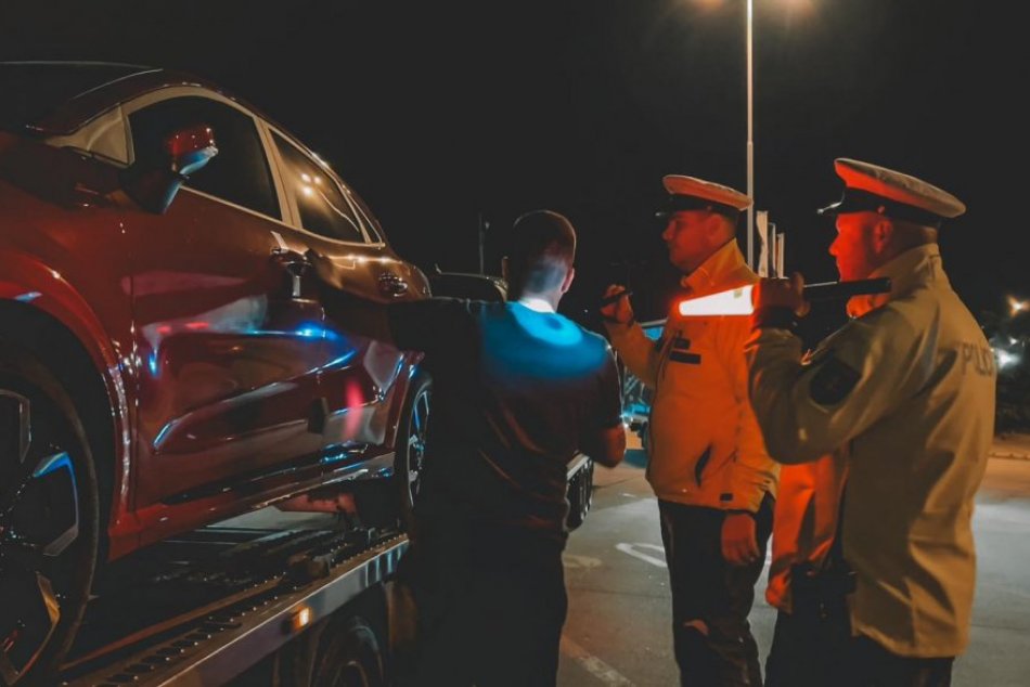 Ilustračný obrázok k článku Vláda rozhodla! Slovensko PREDĹŽI kontroly na hraniciach s Maďarskom