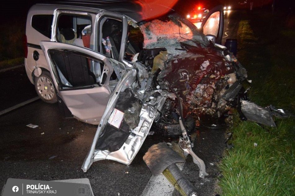 Ilustračný obrázok k článku Starší vodič vošiel rovno pred prichádzajúci vlak: Z auta zostal len vrak