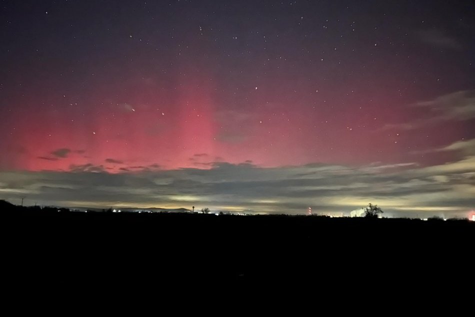 Ilustračný obrázok k článku Polárna žiara uchvátila Slovákov: Zažiarila aj nad Hlohovcom, FOTO