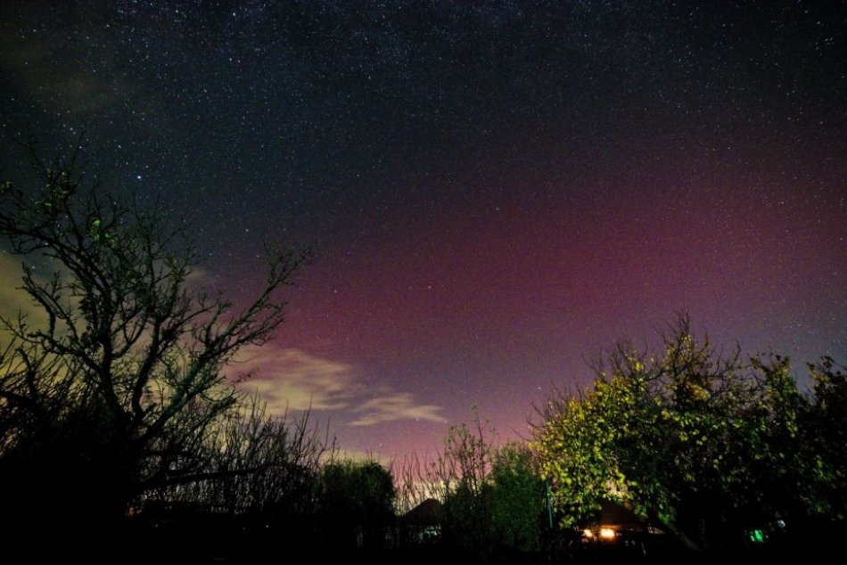 Ilustračný obrázok k článku Na oblohe sa objavila polárna žiara: Pozorovali ju aj neďaleko Topoľčian, FOTO