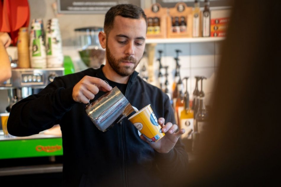 Ilustračný obrázok k článku Na Slovensko prichádza NOVÁ sieť kaviarní: Otvoriť u nás chce DESIATKY prevádzok