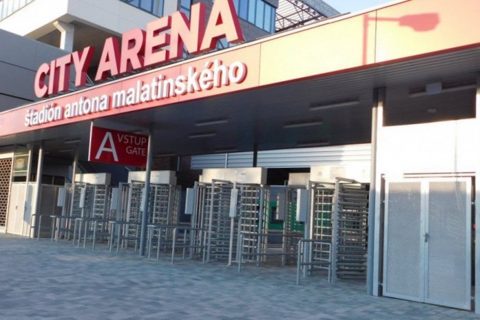 Ilustračný obrázok k článku Polícia upozorňuje vodičov na dopravné obmedzenia v okolí štadióna