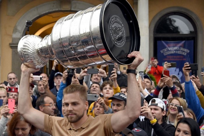 Ilustračný obrázok k článku Košičan Erik Černák o novej sezóne v NHL: Zatiaľ je to super! Čo šampionát v Česku?