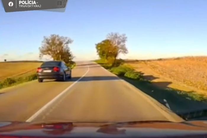 Ilustračný obrázok k článku Šokujúce VIDEO: Arogantný šofér predbiehal v úseku, kde nedávno zomreli dvaja ľudia