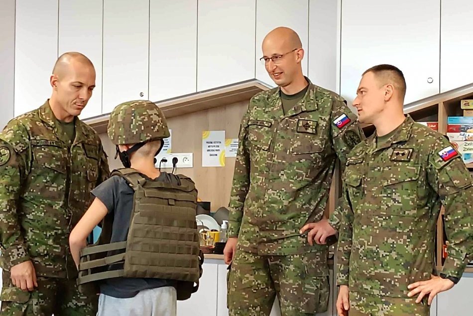 Ilustračný obrázok k článku Do nemocnice napochodovali VOJACI: Splnili SEN malému pacientovi, FOTO