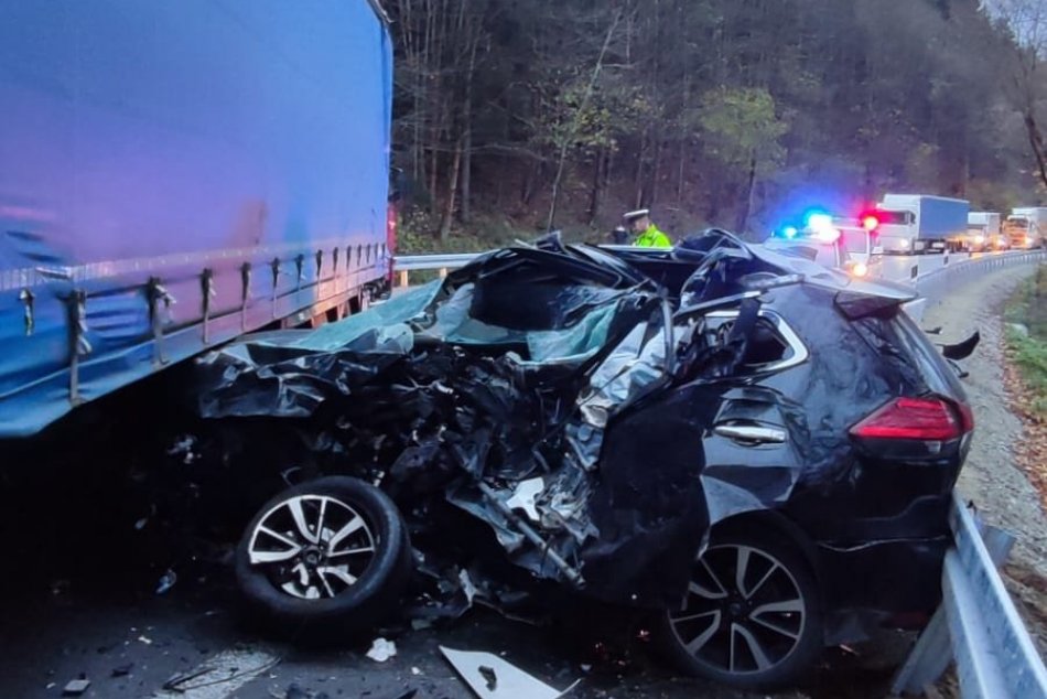 Ilustračný obrázok k článku FOTO HROZIVEJ nehody v Ružomberku: Cestu museli uzavrieť