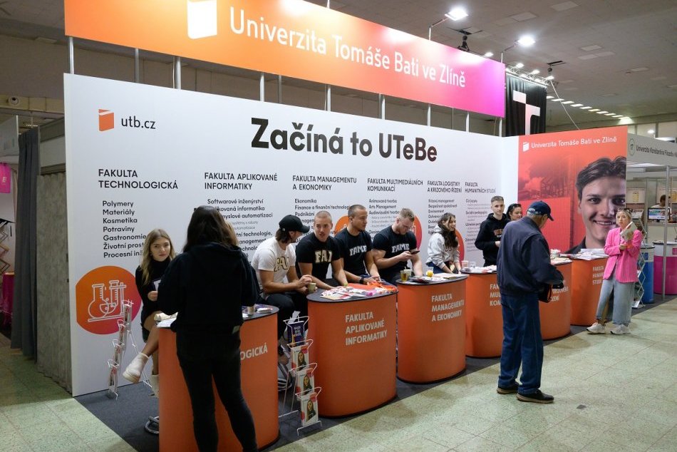 Ilustračný obrázok k článku Študenti zaplnili Agrokomplex v Nitre: Začal sa dvojdňový veľtrh Gaudeamus, FOTO