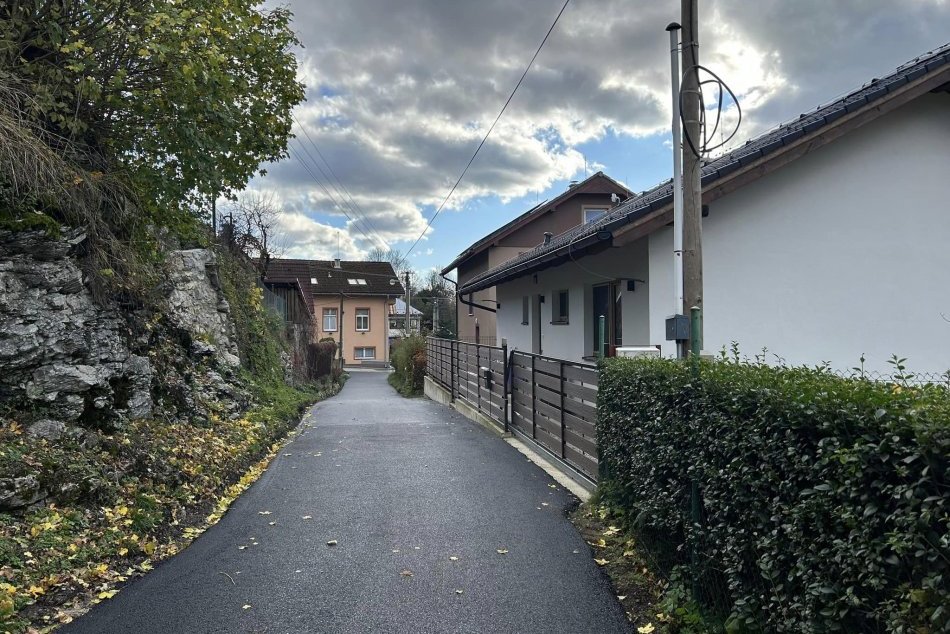 Ilustračný obrázok k článku Okrajová časť Bystrice má NOVÚ cestu: Mesto oznámilo aj ďalšiu DOBRÚ správu, FOTO