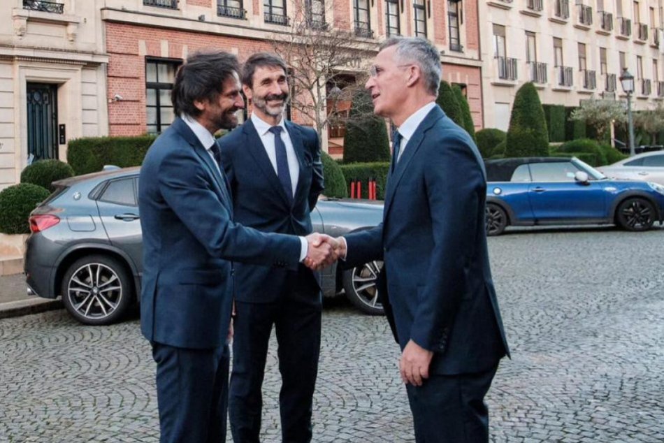 Ilustračný obrázok k článku Kaliňák sa stretol so šéfom NATO: Informoval ho o UKONČENÍ vojenskej pomoci Ukrajine