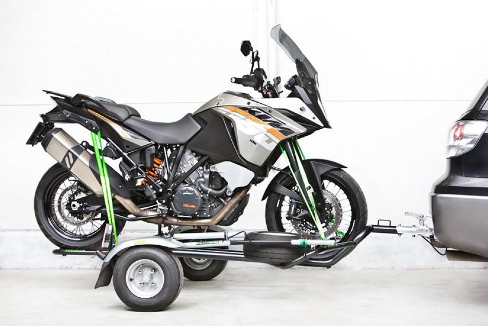 Ilustračný obrázok k článku Prichádza sen všetkých motorkárov! S prívesom For-One je preprava motocykla extrémne jednoduchá