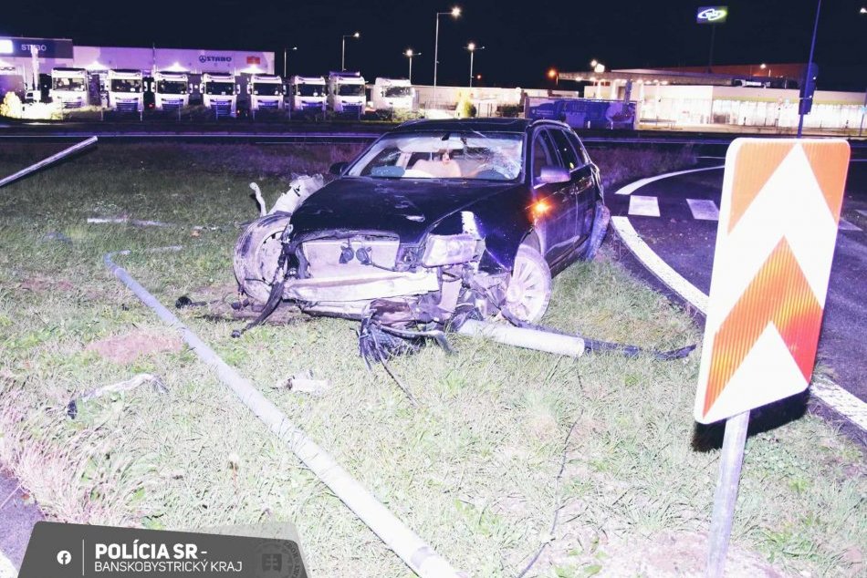 Ilustračný obrázok k článku HROZIVÉ následky jazdy opitého mladíka: NEUVERÍTE, čo všetko znefunkčnil, FOTO