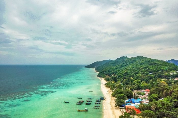 Ilustračný obrázok k článku Chcete ísť na sviatky či Silvestra do TEPLA? Užite si LACNÉ letenky a ubytovanie v EXOTIKE!