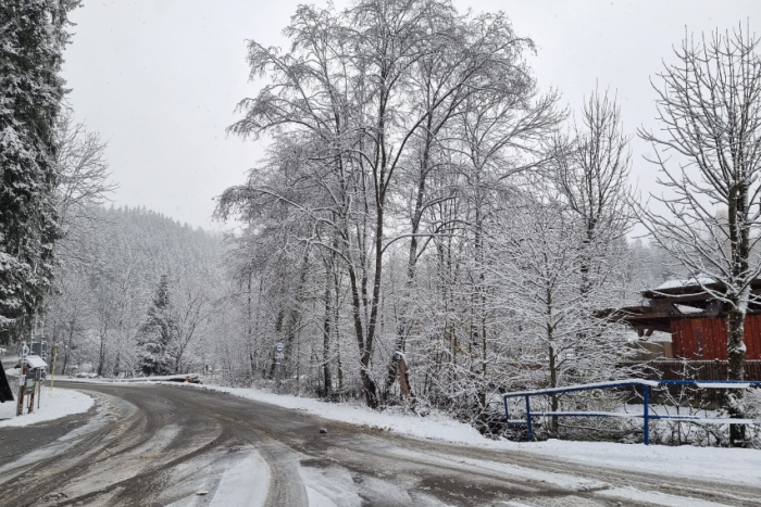 Ilustračný obrázok k článku Zimné počasie už začalo úradovať: TIETO lokality sa v sobotu ocitli pod bielou prikrývkou