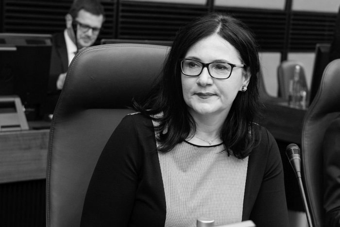 Ilustračný obrázok k článku Obrovský ŠOK: Zomrela bývalá ministerka školstva Martina Lubyová