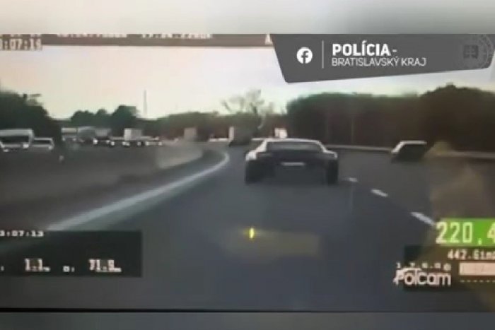 Ilustračný obrázok k článku RISKANTNÁ jazda: Muž na športiaku sa rútil do Bratislavy ŠIALENOU rýchlosťou!