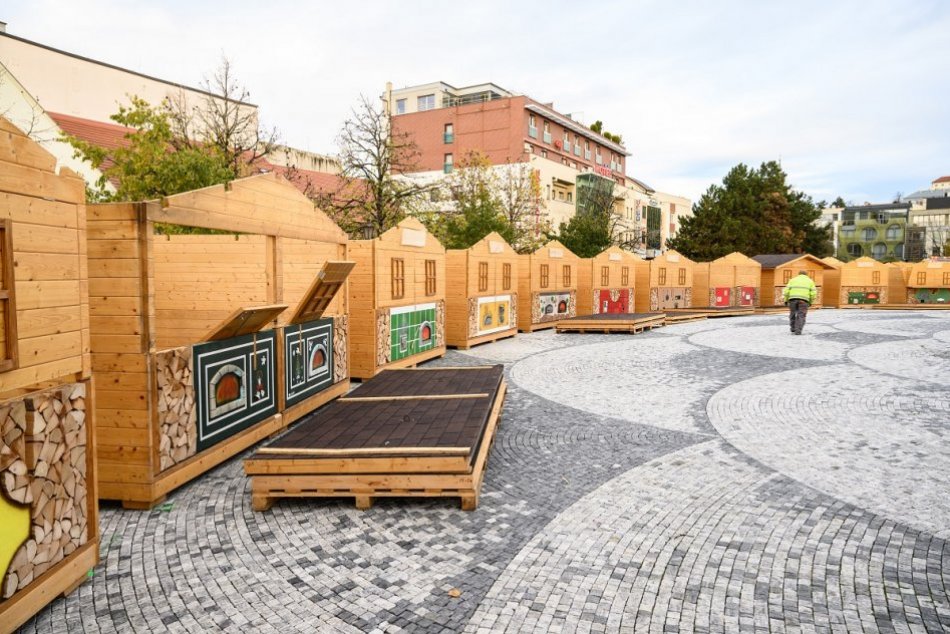 Ilustračný obrázok k článku V Nitre už postavili stánky vianočného mestečka: Trhy sa začnú v decembri