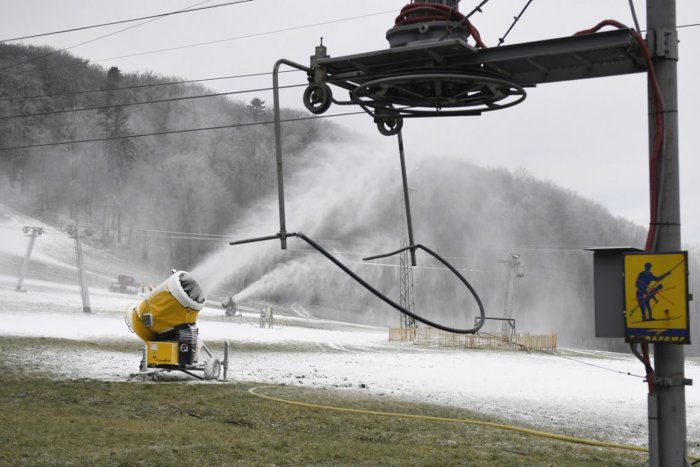 Ilustračný obrázok k článku Lyžiarske stredisko Jahodná začalo so zasnežovaním: KEDY plánujú spustiť sezónu?