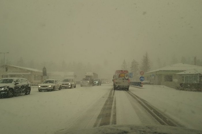 Ilustračný obrázok k článku Zima DORAZILA už aj na Slovensko. Začína husto SNEŽIŤ, situácia sa zhoršuje