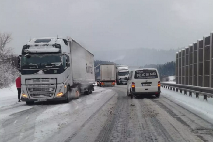 Ilustračný obrázok k článku Už je to tu, sneh spôsobuje prvé PROBLÉMY v doprave: Hraničný priechod Svrčinovec uzavreli