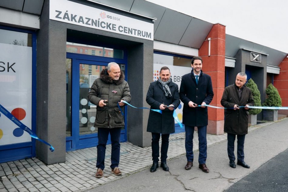 Ilustračný obrázok k článku Prímestskú dopravu v BBSK čakajú ZMENY: Ľuďom poradia v ôsmich zákazníckych centrách, FOTO