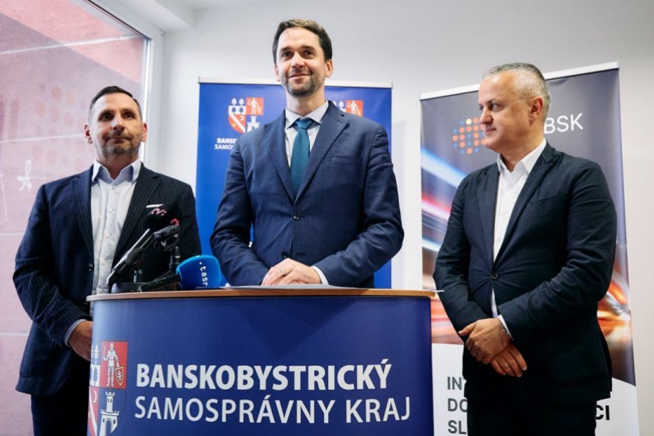 Ilustračný obrázok k článku Župan Lunter ZHODNOTIL rok 2023: Náš kraj kráča ďalej, čo všetko sa PODARILO?