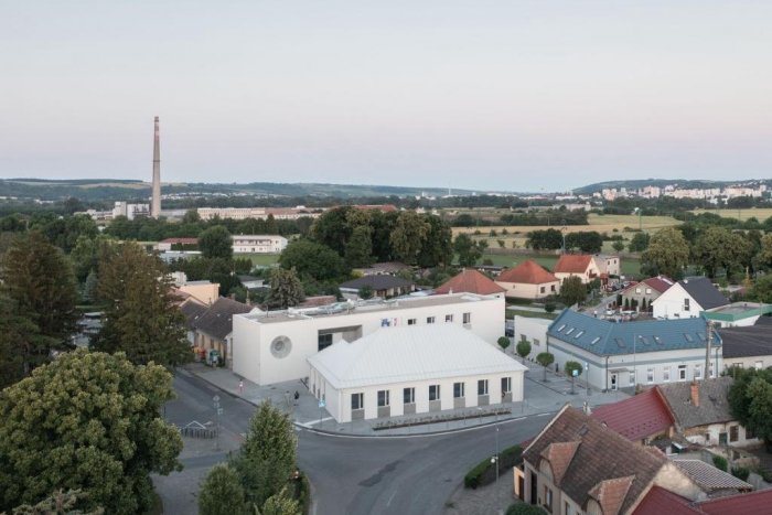 Ilustračný obrázok k článku Prešovskí architekti sú laureátmi ceny CE ZA AR: Patrí im za Mestský úrad v Leopoldove