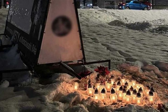 Ilustračný obrázok k článku Smutný prípad: Na podchladenie zomrelo 14-ročné dievča, ktoré HODINY sedelo pred obchodom