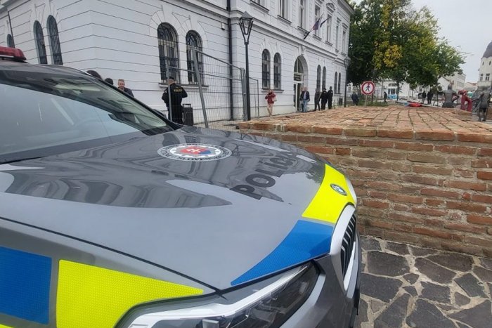 Ilustračný obrázok k článku Trnavský súd museli evakuovať: Policajti preverovali bombovú hrozbu