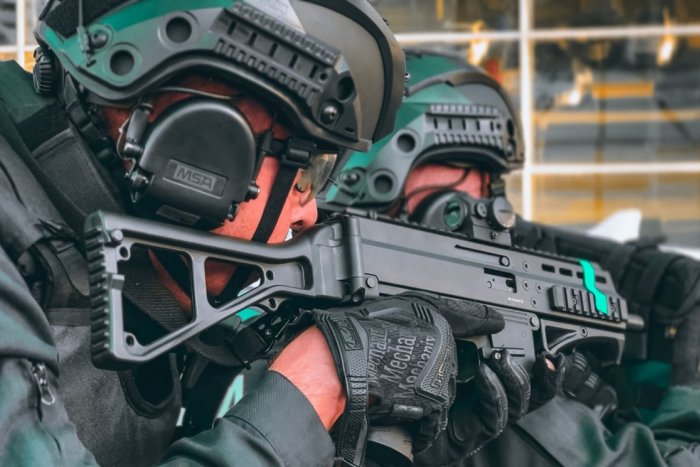 Ilustračný obrázok k článku V škole zasahovala POLÍCIA: Odviedla študenta! Súvisí to s výhražnými e-mailmi?