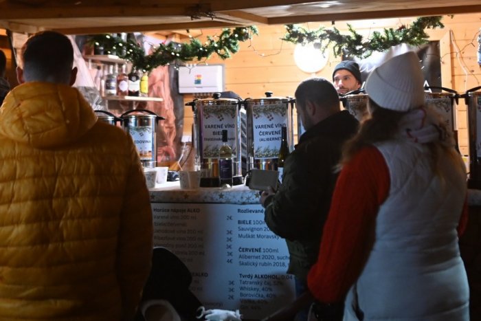 Ilustračný obrázok k článku Rožňavčanov čaká novinka: Trhy ešte nekončia? Na námestí to bude žiť skoro až do Vianoc!