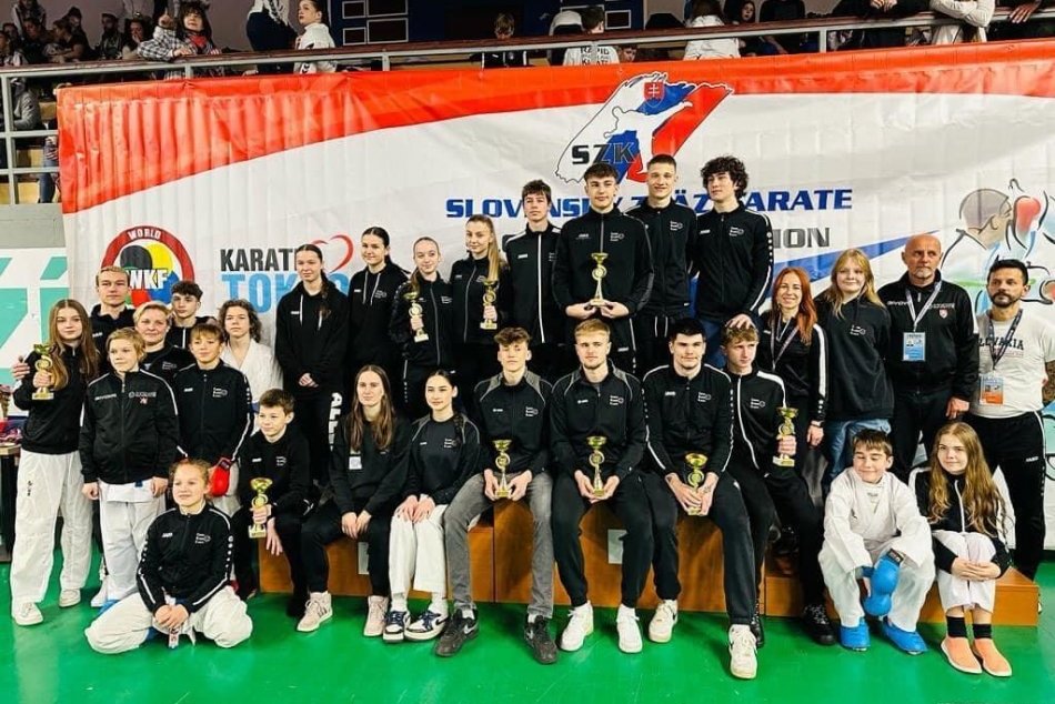 Ilustračný obrázok k článku Bystričania v KARATE deklasovali konkurenciu: Vybojovali si 12 MAJSTROVSKÝCH titulov, FOTO