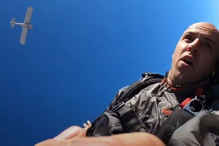 Ilustračný obrázok k článku Youtuber vyskočil z lietadla a nechal ho SPADNÚŤ: Chcel zaujať, pôjde do väzenia! VIDEO
