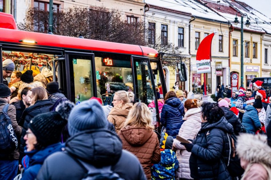 Ilustračný obrázok k článku Jazda autobusom a deti dostanú sladké: Mikulášske oslavy spestria aj anjeli na CHODÚĽOCH