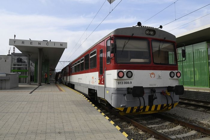 Ilustračný obrázok k článku NEŠŤASTIE pred očami desiatok cestujúcich: Muža zachytil vlak, zraneniam PODĽAHOL