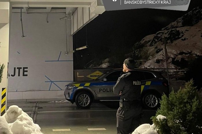 Ilustračný obrázok k článku KRÍZOVÁ situácia dohnala mladíka na okraj strechy: ZASIAHLI hliadky polície