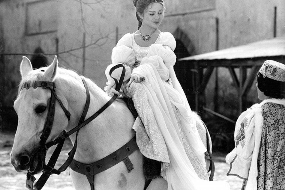 Ilustračný obrázok k článku Obľúbená vianočná rozprávka Slovákov oslavuje 50 rokov: Viete, kde sa nakrúcala Popelka?