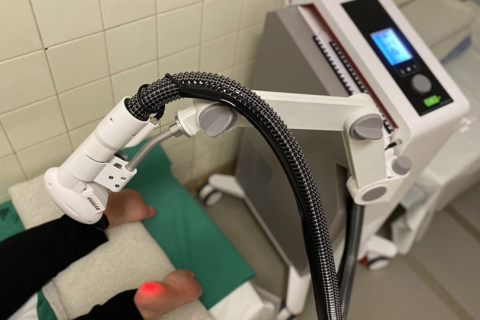 Ilustračný obrázok k článku Bystrická nemocnica predstavila NOVINKU: Pacientom s bolesťami pomáha chladom, FOTO